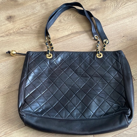 Vintage & Auth CHANEL quilted black & gold hardware tote bag - Picture 1 of 10